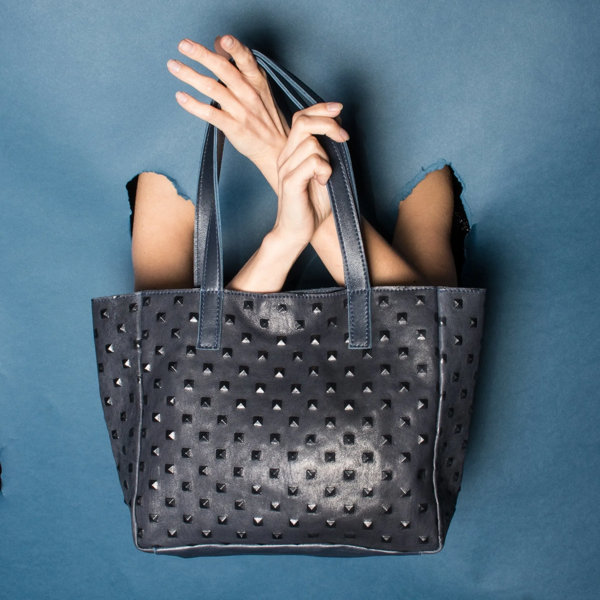 LINA Grey Studs