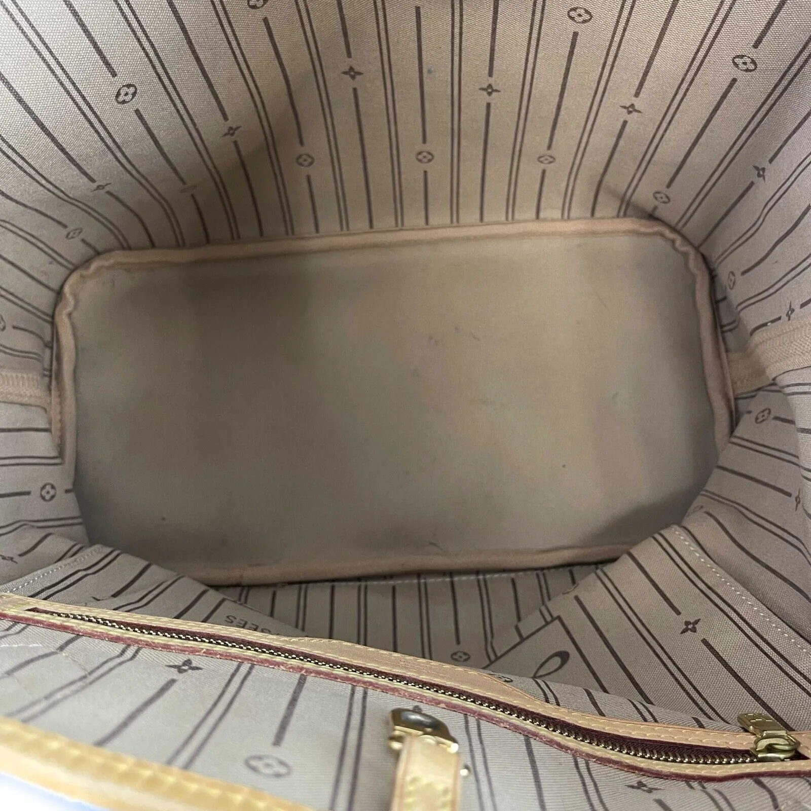 Louis Vuitton Neverfull Tote MM