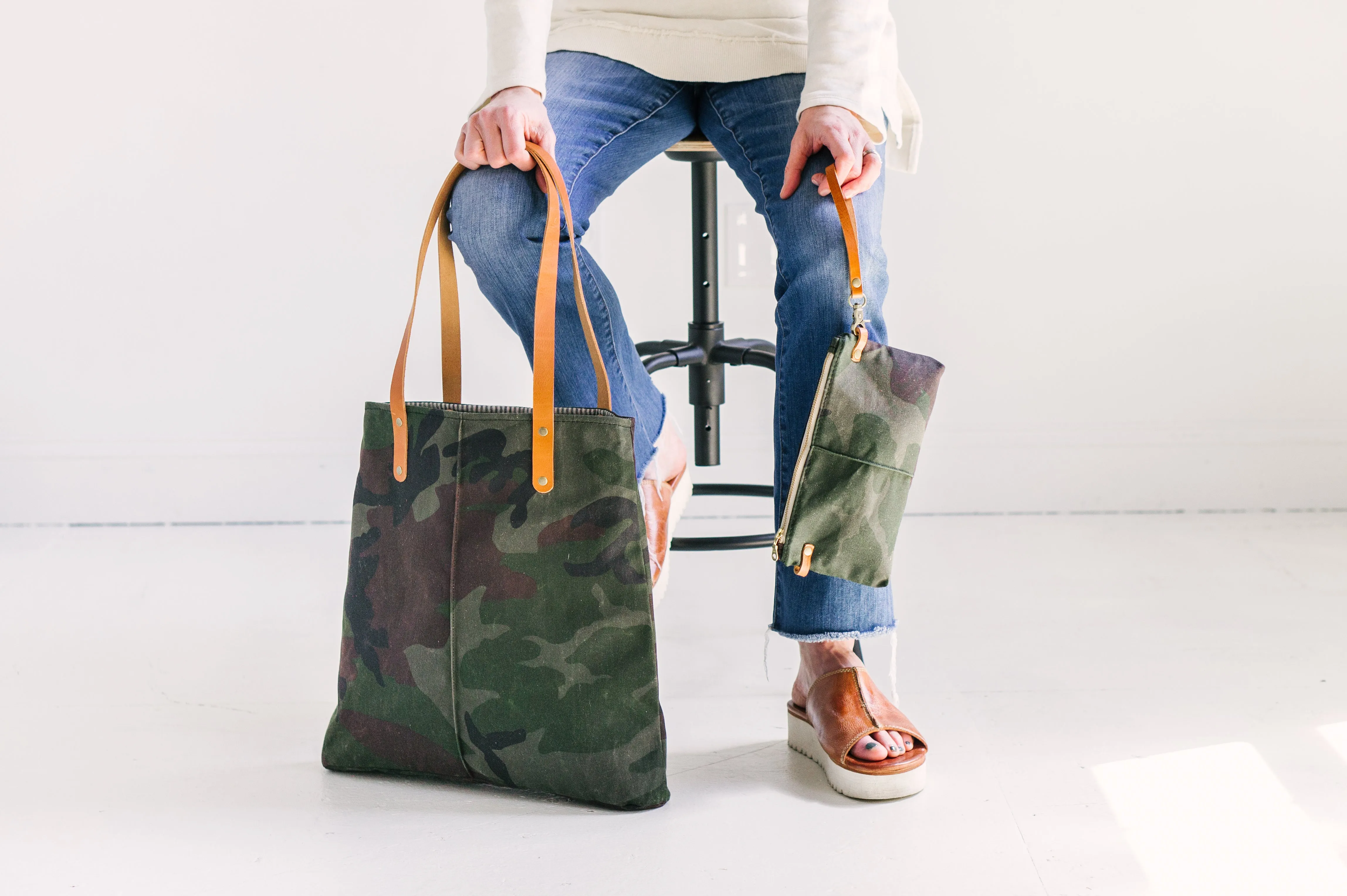 Over-the-Shoulder City TOTE Camouflage OILCLOTH Canvas Outside